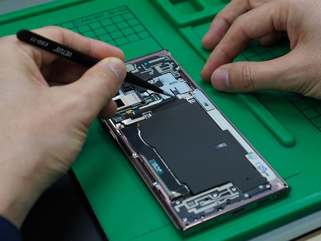Samsung expande su programa de auto reparación e incluye dispositivos plegables